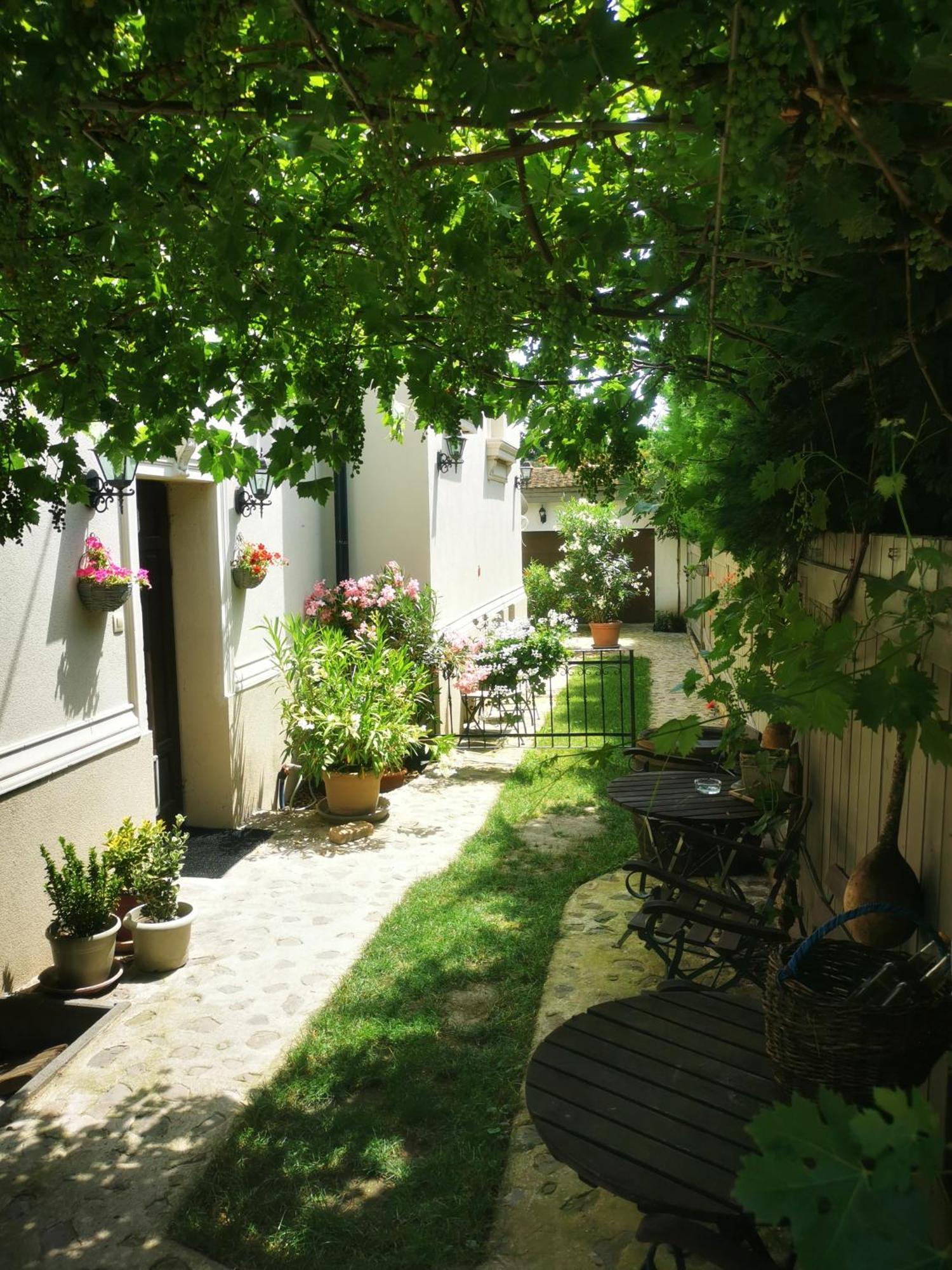Kuria Apartman With Private Jacuzzi And Pool Βουδαπέστη Εξωτερικό φωτογραφία