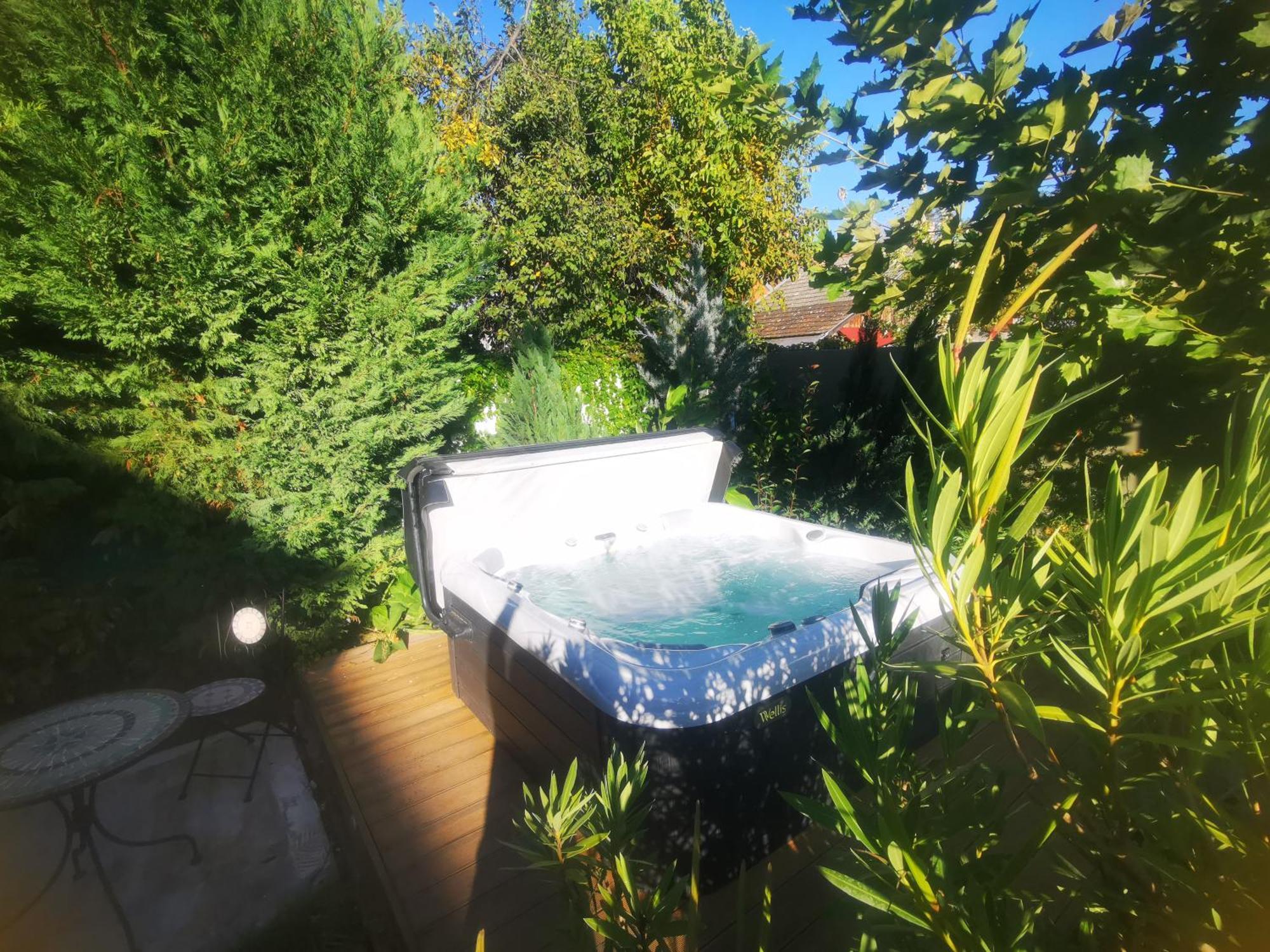 Kuria Apartman With Private Jacuzzi And Pool Βουδαπέστη Εξωτερικό φωτογραφία